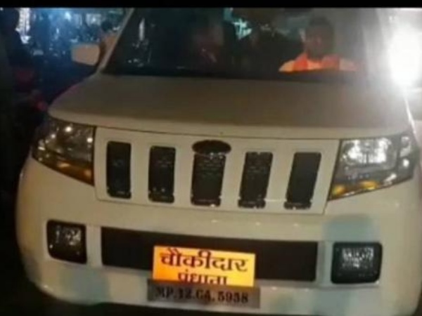 भाजपा विधायक की गाड़ी पर लिखा था ‘चौकीदार’