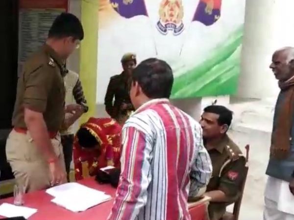 couple married at police station