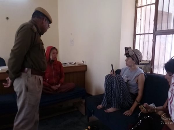 प्रेमी गुयोम से जुदाई सही नहीं गई 