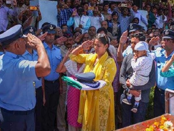 'सोशल मीडिया पर युद्ध की मांग बंद करें' 'सोशल मीडिया पर युद्ध की मांग बंद करें'