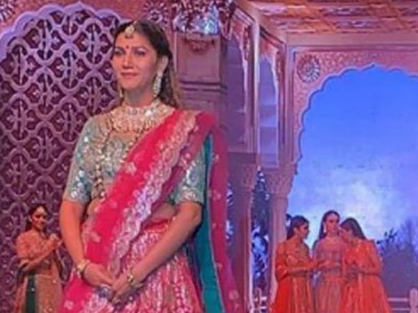 लाल लहंगा पहनकर इस खूबसूरत लुक में नजर आईं सपना चौधरी