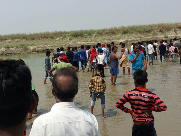 होली पर गांव आए थे सभी