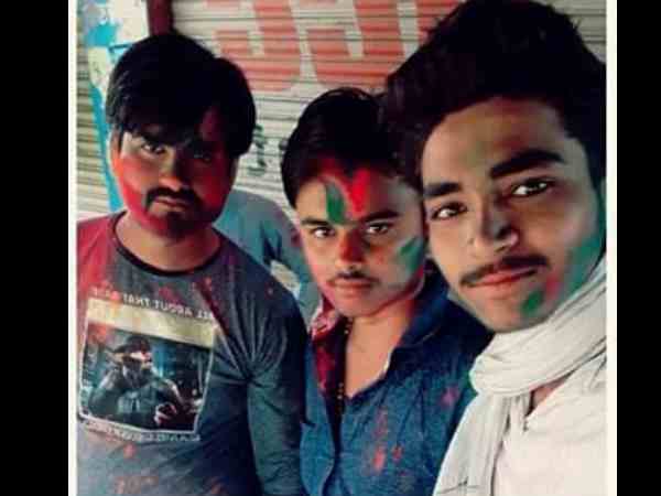 सेल्फी लेने पेड़ पर चढ़ा युवक