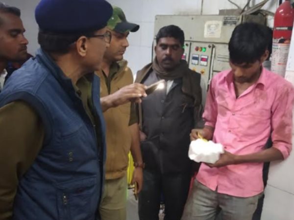 पूर्व प्रधान ने दी थी देख लेने की धमकी