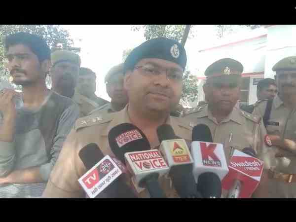 1.2 crores recovered from car in city 1.2 crores recovered from car in city