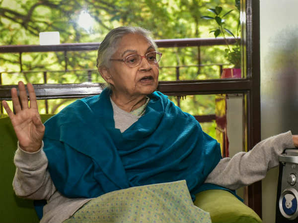 पार्टी के भीतर दो राय