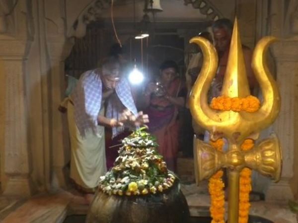 घाटों को सजाया गया