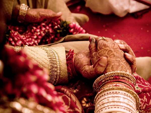 सुहाग सेज पर पति-नंदोई ने पार की हदें