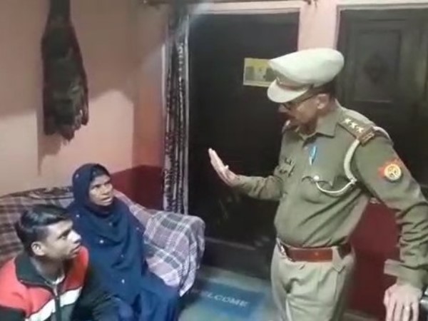 पुलिस पहुंची आरोपी के घर