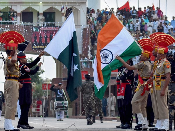 'बीटिंग द रिट्रीट' कार्यक्रम गणतंत्र दिवस की समाप्ति के बाद 29 जनवरी को हर वर्ष मनाया जाता है