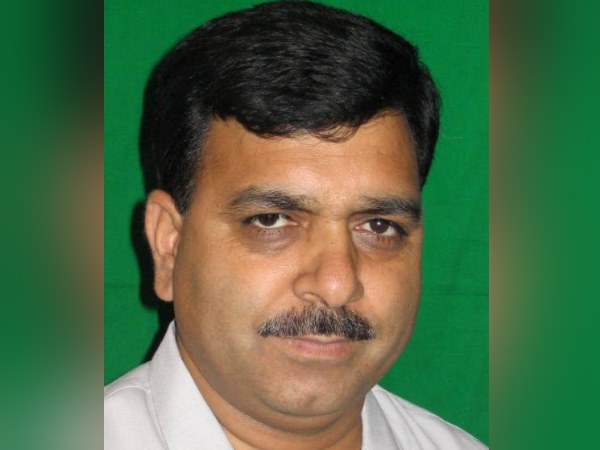 रोड़ा अटका रहे कांग्रेसी और भाजपाई