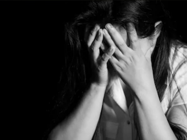 आठ से बीमार है महिला