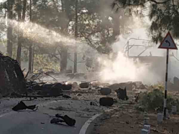 ट्रक में लदे थे 288 सिलेंडर ट्रक में लदे थे 288 सिलेंडर