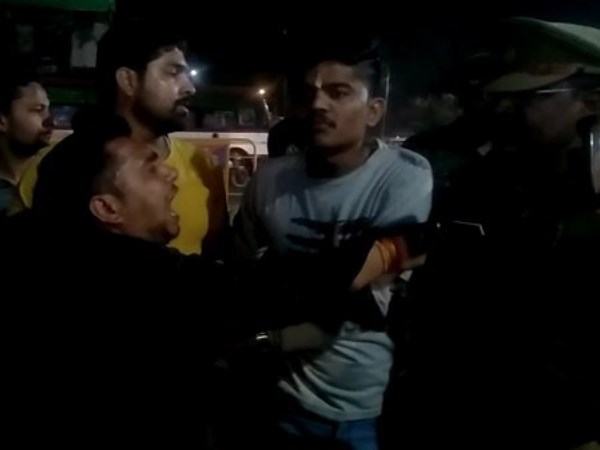 clash between hindu yuva vahini and congress workers in raebareli clash between hindu yuva vahini and congress workers in raebareli