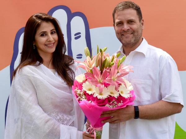 टिकट के लिए पार्टी में नहीं आई: उर्मिला