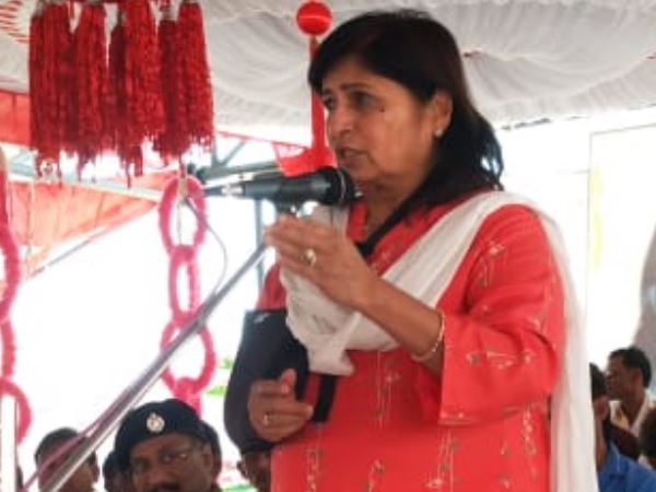 गाली हमें खानी पड़ती है