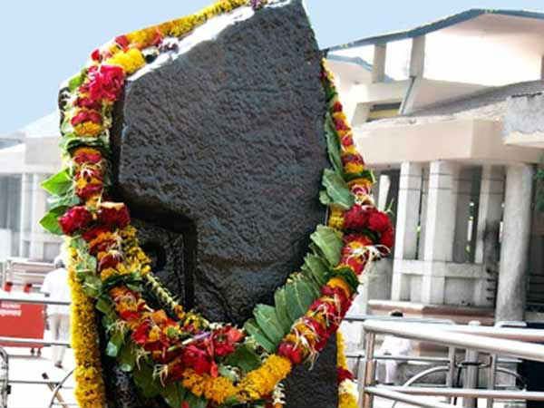 शनि की प्रिय वस्तुएं