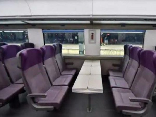पहली सेमी हाईस्पीड ट्रेन है वंदे भारत 