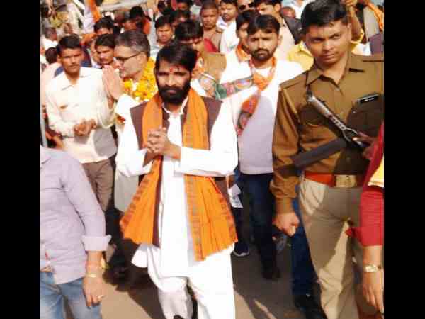 विधायक के बेटे की दबंगई