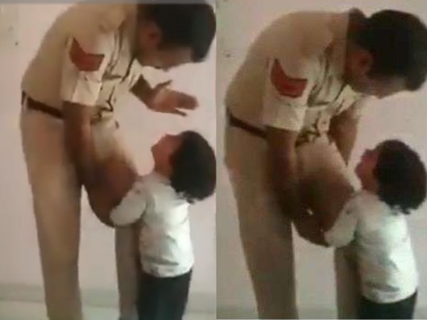 पुलिसकर्मी पिता के पैर से लिपटकर रोता रहा बेटा पुलिसकर्मी पिता के पैर से लिपटकर रोता रहा बेटा