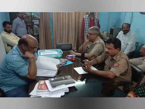 A woman tried to self immolation in front of XEN office