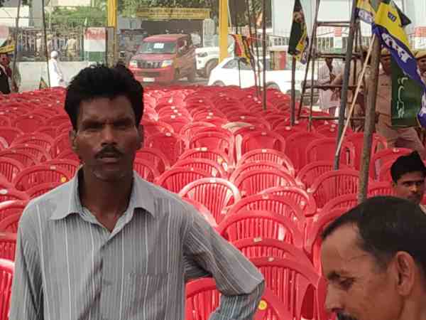 खाली दिखीं कुर्सियां