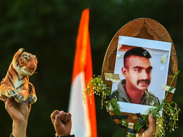 अभिनंदन की तस्‍वीर पर सख्‍त चुनाव आयोग 