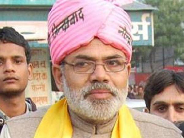 पीएम मोदी के हमशक्ल अभिनंदन पाठक भी मैदान में