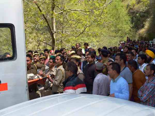 one died and 36 injured after private bus fallen