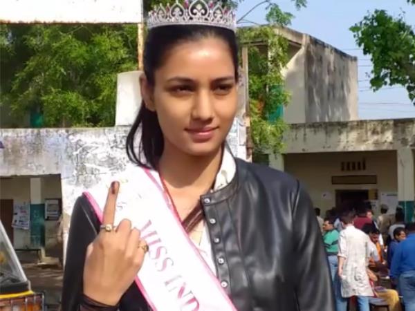 नहीं है एक पैर, फिर भी वोट डालने पहुंचा शख्स