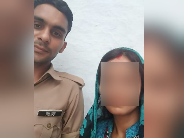 एसएसपी कार्यालय के चक्कर लगा रही युवती एसएसपी कार्यालय के चक्कर लगा रही युवती