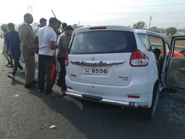 आगे चल रहे ट्रक से टकराई आगे चल रहे ट्रक से टकराई