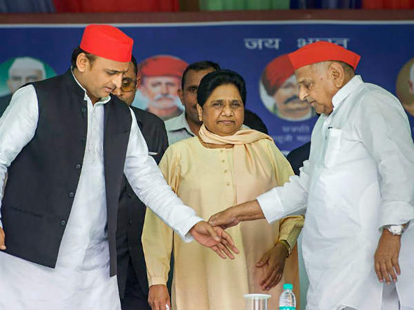 मुलायम ने जताया माया का अहसान मुलायम ने जताया माया का अहसान