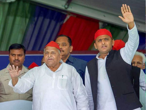 'पीएम मोदी कागज में पिछड़े हैं, हम जन्म से पिछड़े हैं'