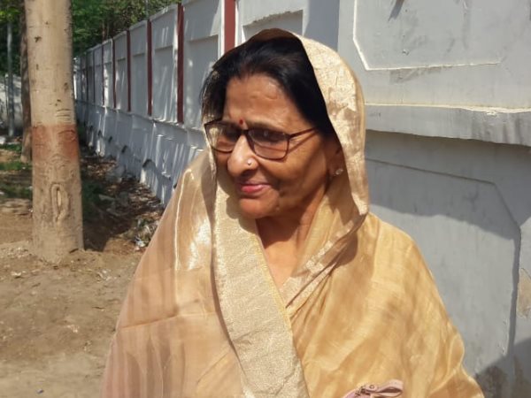 mulayam singh yadav cast their vote along with family