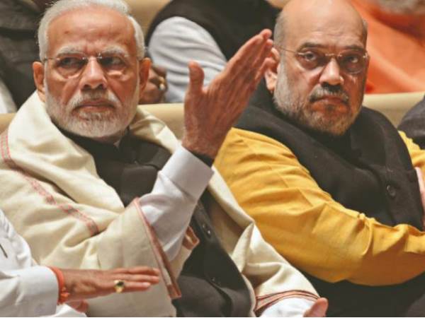 चार सांसदों के टिकट काटे, बाहरियों पर भरोसा