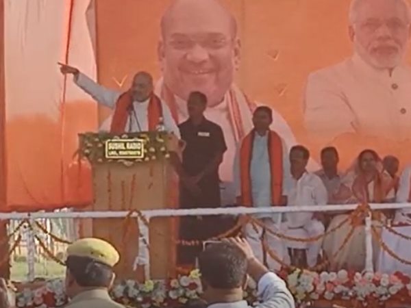 पूर्व पीएम मनमोहन सिंह पर निशाना 