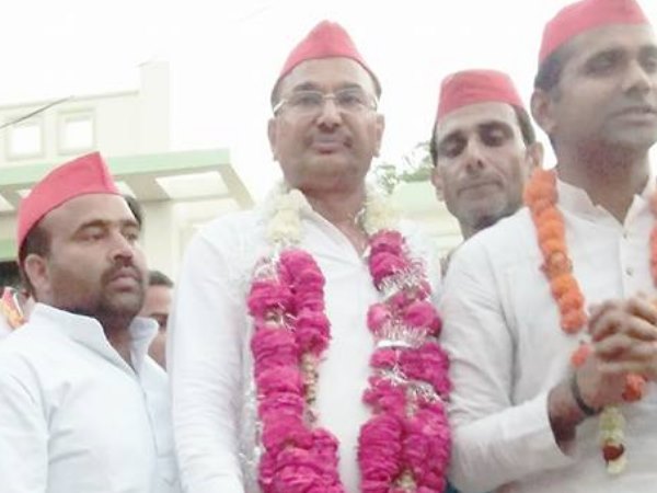 पहले पूजा बाद में अन्ना