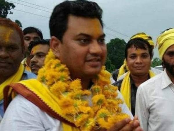 जयस का कांग्रेस-भाजपा दोनों पर आक्रामक रुख जयस का कांग्रेस-भाजपा दोनों पर आक्रामक रुख