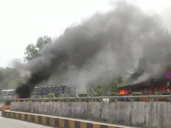 हिस्ट्रीशीटर की हत्या के बाद बवाल हिस्ट्रीशीटर की हत्या के बाद बवाल