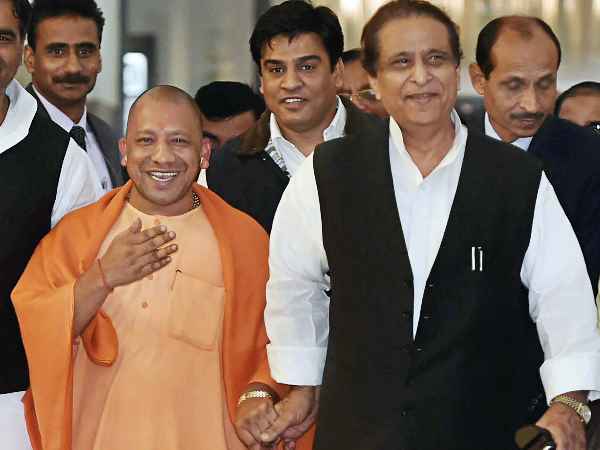 आजम खान पर भी कसा तंज 