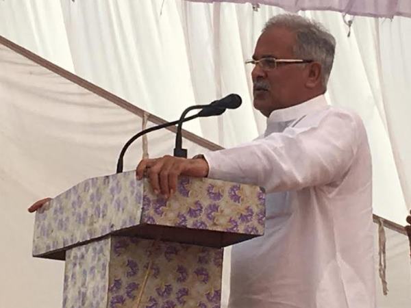 अंबानी के घर पहुंचे तो चौकीदार बन गए अंबानी के घर पहुंचे तो चौकीदार बन गए