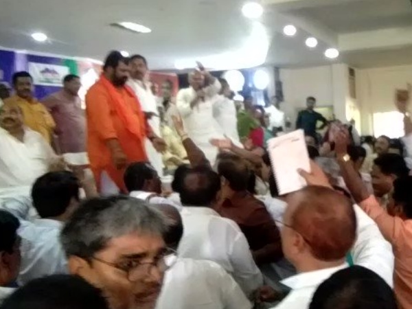 मंदिर मुद्दे को चुनाव से अलग रखना बर्दाश्त नहीं 