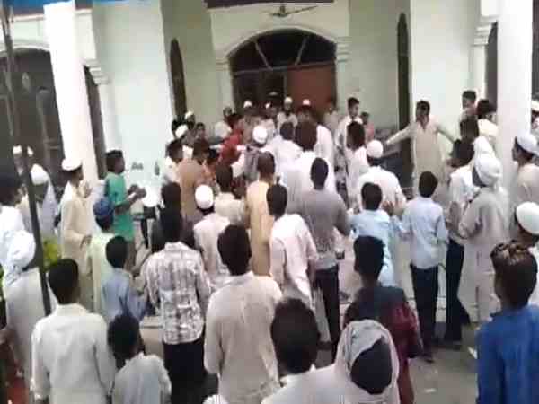 जमकर चले लाल-घूंसे जमकर चले लाल-घूंसे