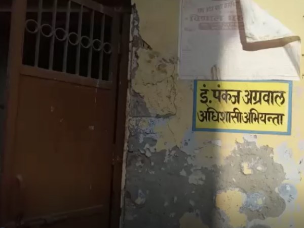 सांसद ने अधिकारी पर लगाए आरोप सांसद ने अधिकारी पर लगाए आरोप