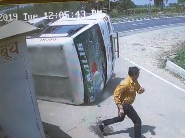 road accident caught on cctv camera road accident caught on cctv camera