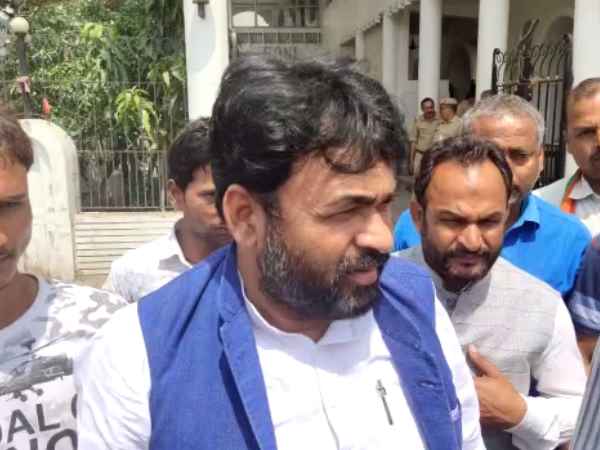 कौन है परवेज खान कौन है परवेज खान