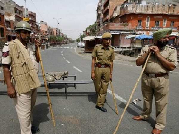 योगी सरकार नहीं कस पा रही तस्करों पर लगाम