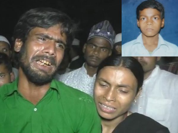 मिट्टी में दबा था बच्चे का शव मिट्टी में दबा था बच्चे का शव