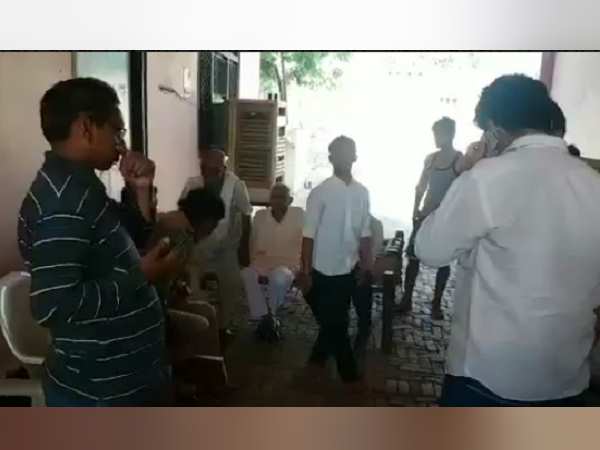 after injured by gun this man safely drive car and returns to home